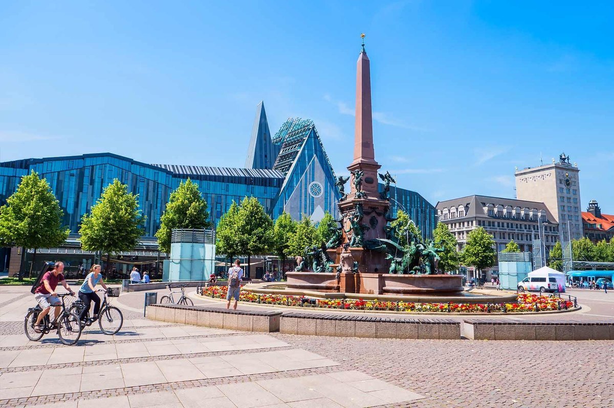 Leipzig Augustusplatz mit Mendebrunnen